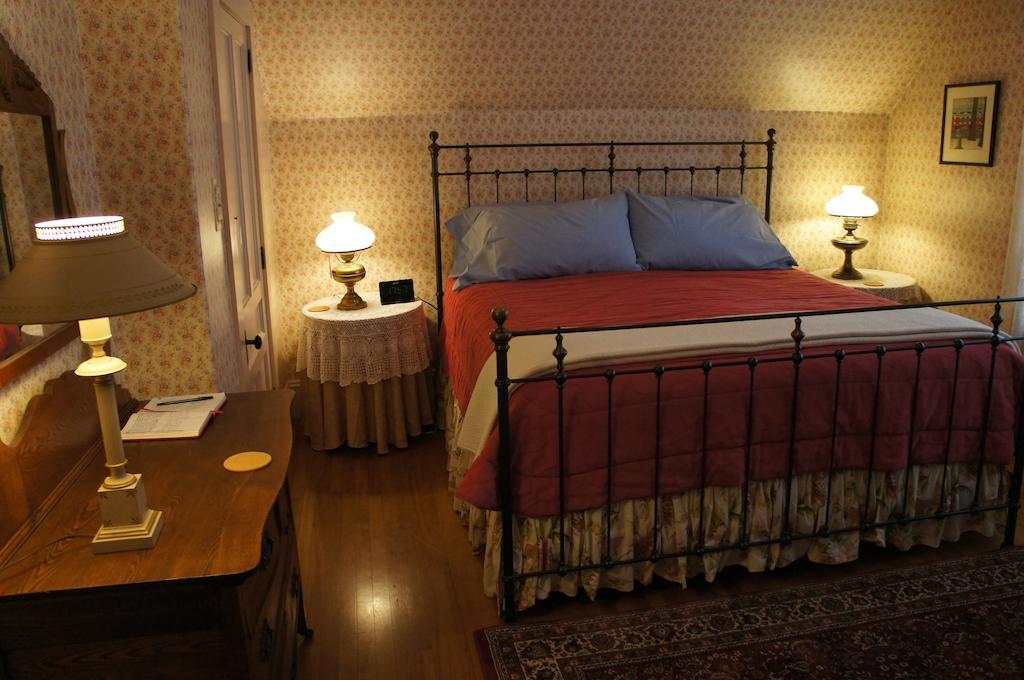 Maplecroft Bed & Breakfast Barre Room photo